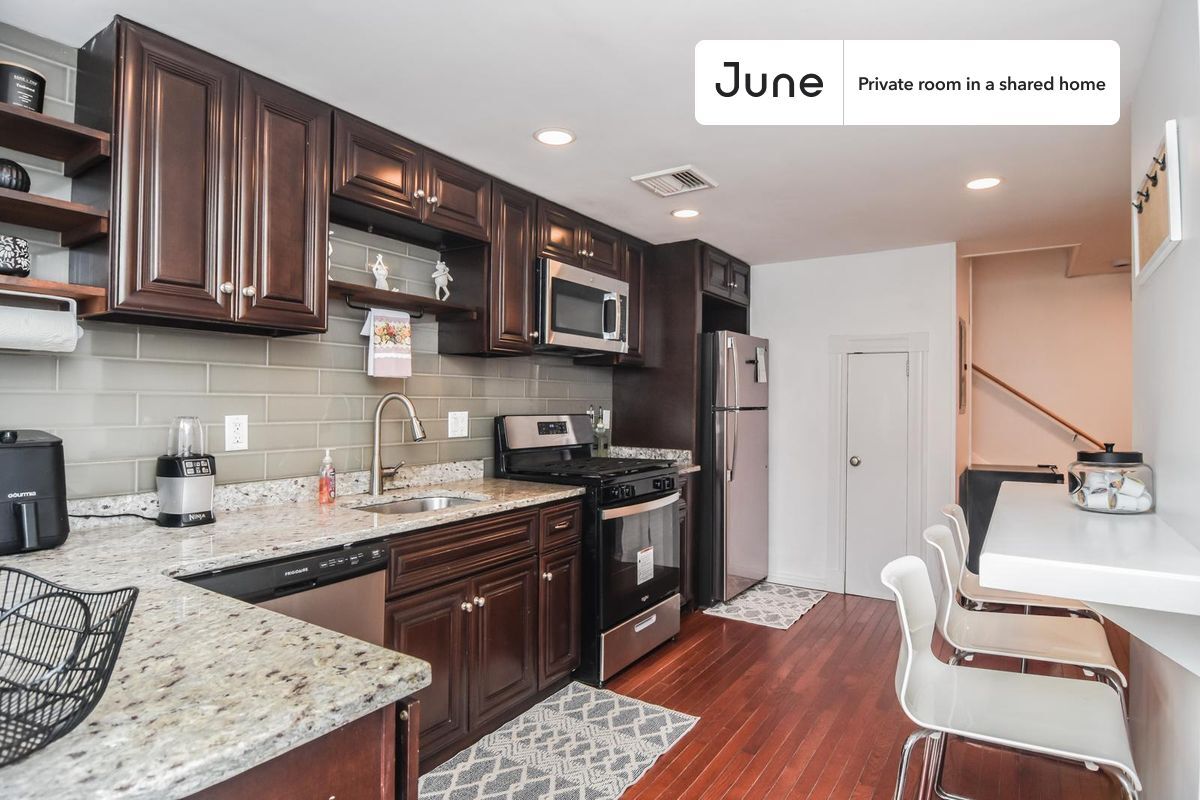 Building Photo - Room in Shared 7 bed/2 bath home in Allston