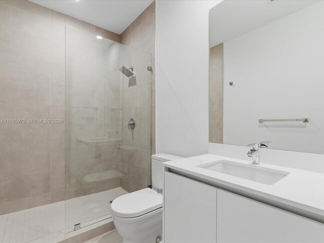 Building Photo - 529 SW 11th St