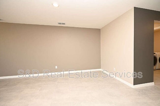 Building Photo - 1563 Swan Lake Cir