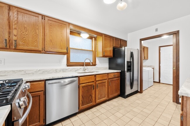 Building Photo - 28 E Jeffrey Pl