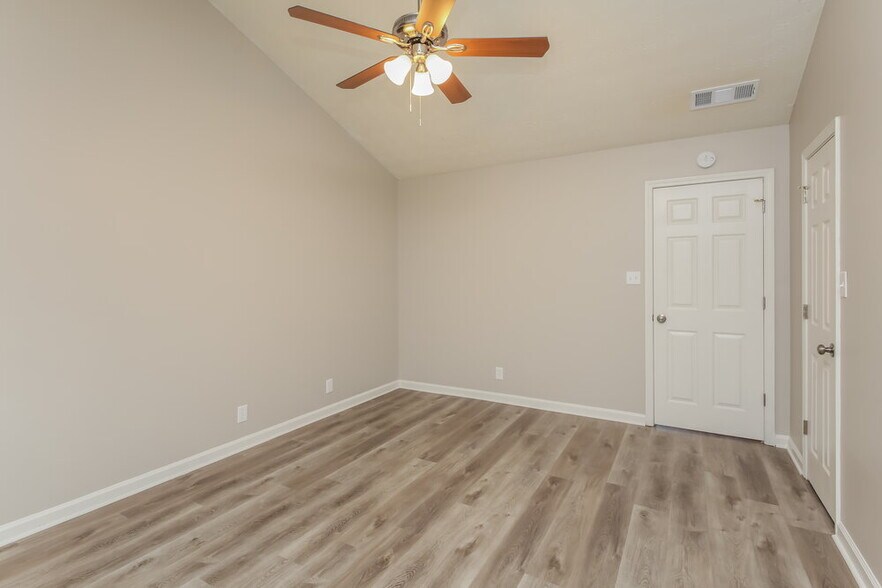 Building Photo - 173 Williamsburg Way