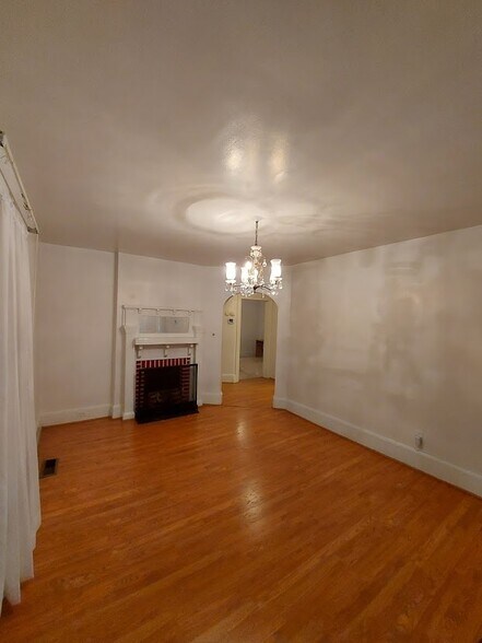Living room - 1713 Thru St