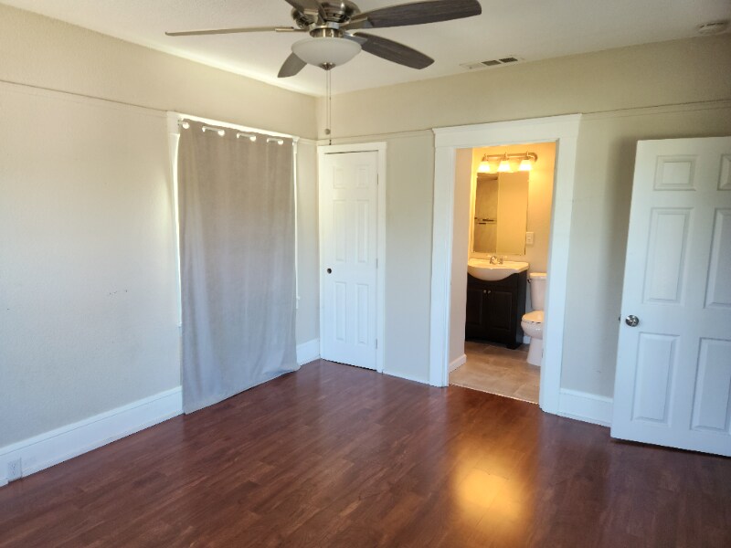 Building Photo - 440 E Arcade St