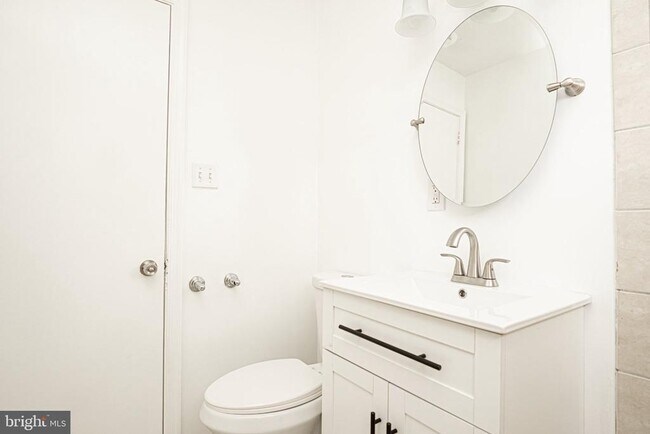 Building Photo - 3242 Holly Hill Dr