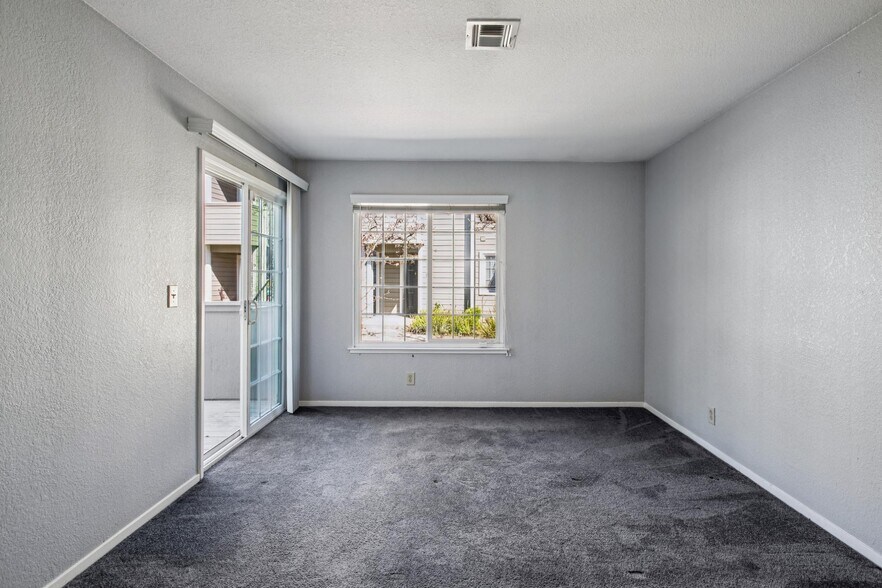 Building Photo - 600 Canyon Oaks Dr