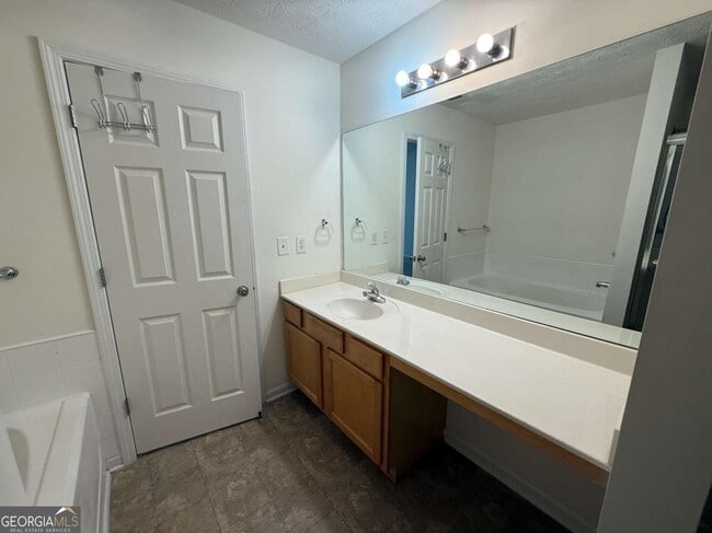 Building Photo - 2729 Heathrow Dr