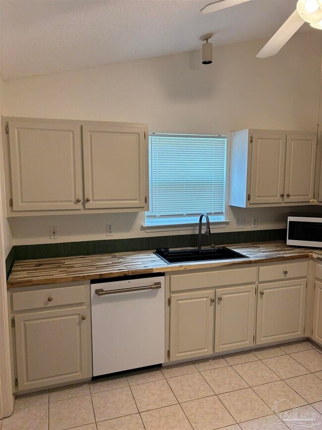 Building Photo - 398 Mirabelle Dr