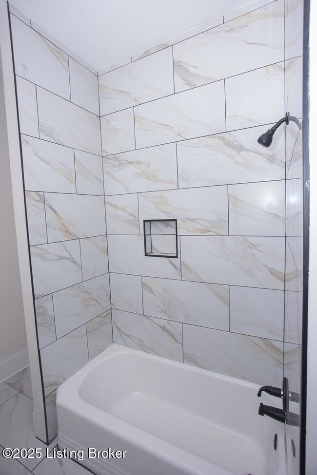 Building Photo - 730 S 38th St