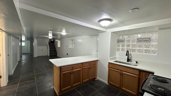 Building Photo - 5830 N Artesian Ave