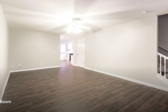 Building Photo - 3 Bedroom 2.5 Bath Crestview Townhome!
