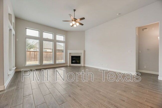 Building Photo - 332 Oak Hollow Way