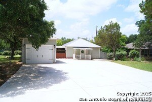 Primary Photo - 320 Lighthouse