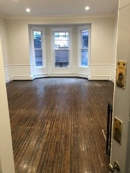 Building Photo - 103 Beacon St