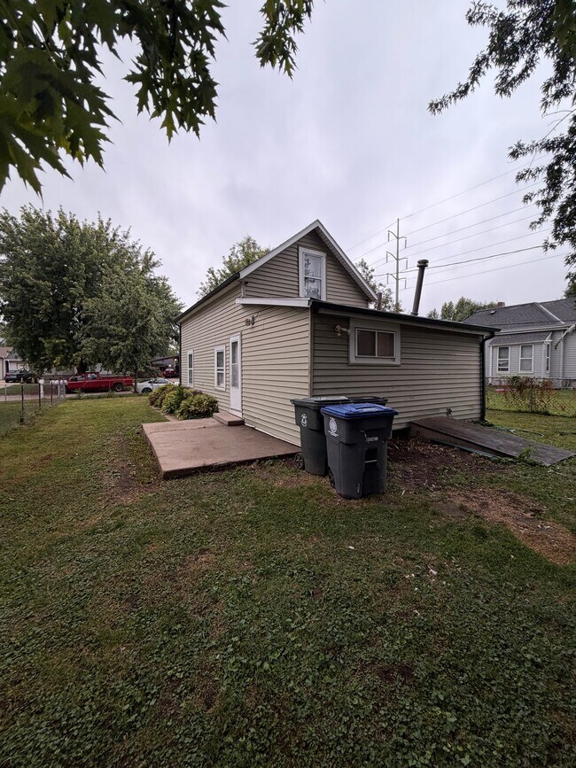 Building Photo - 1305 Avenue C