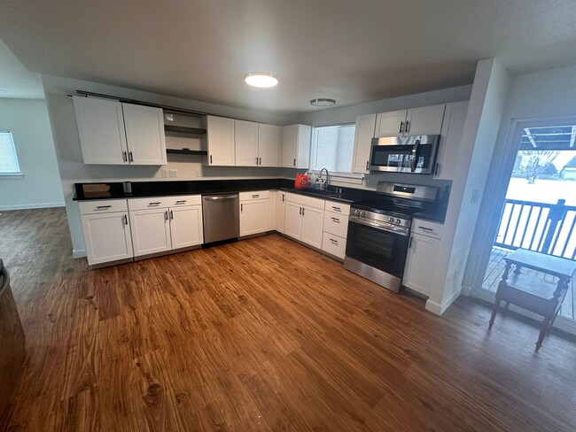 Building Photo - Remodeled and spacious home in Burbank