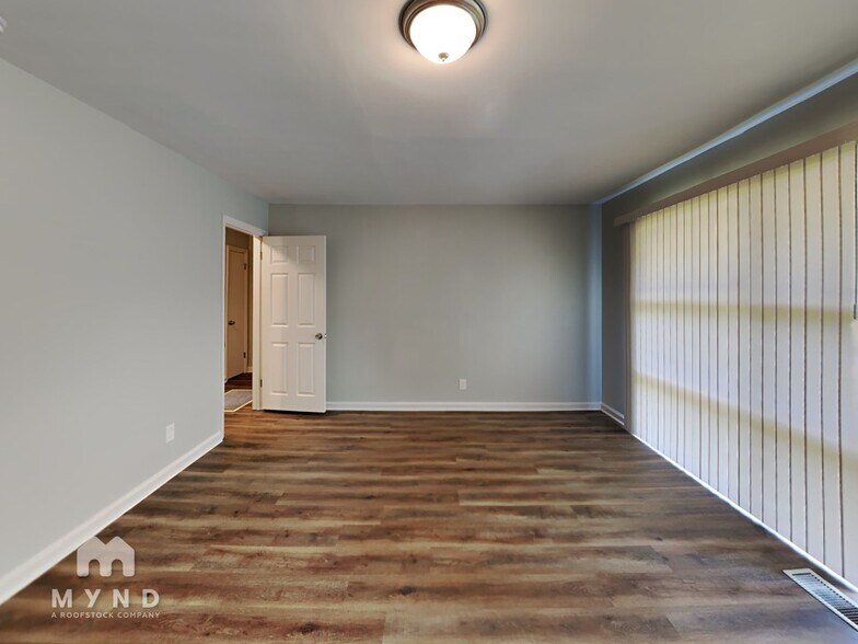 Building Photo - 1348 David Cir