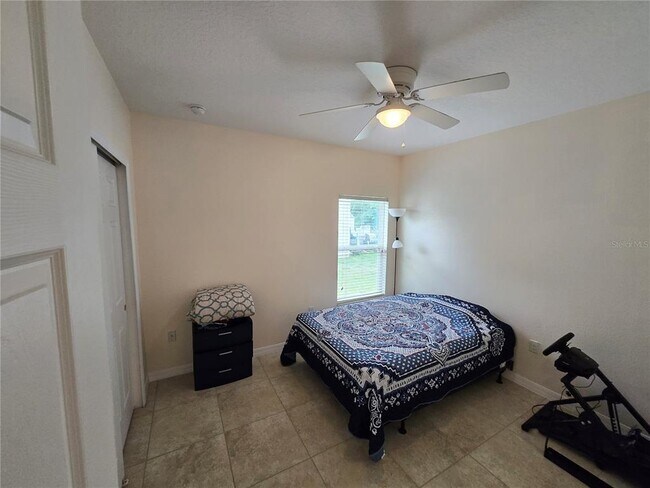 Building Photo - 2246 Waukegan Dr