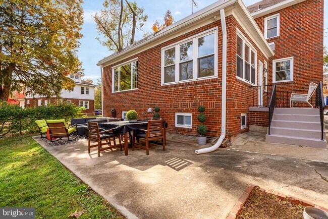 Building Photo - 6403 40th Ave