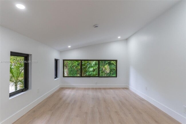 Building Photo - 6525 SW 133rd Dr
