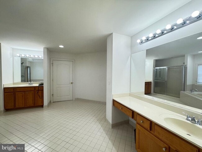 Building Photo - 5117 Sante Fe Ct