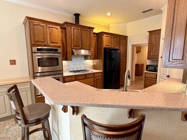 Building Photo - 710 Huntwick Ln