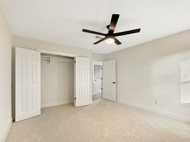 Building Photo - 5034 Oak Shadows Dr