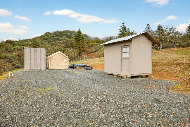 Building Photo - 860 Humbug Creek Rd