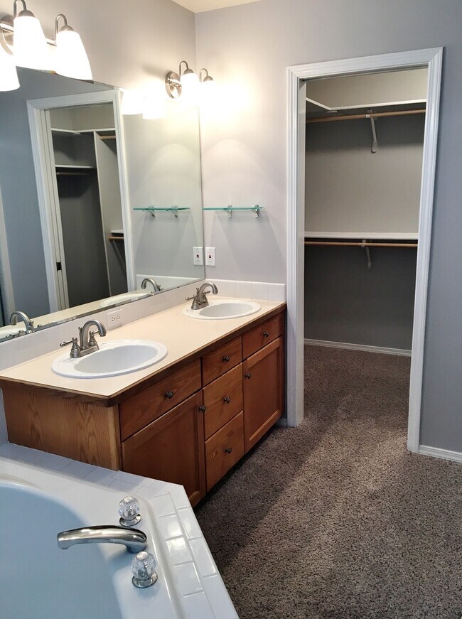 Building Photo - Beautiful 3 bed 2 bath home in a quiet cul-d-sack in downtown Eagle off Palmetto Ave
