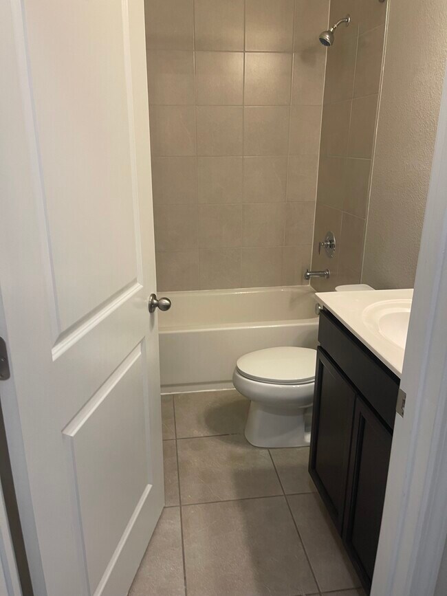 Building Photo - 4657 Greenbrook Ct