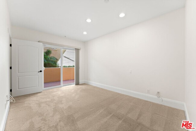 Building Photo - 16123 Sunset Blvd