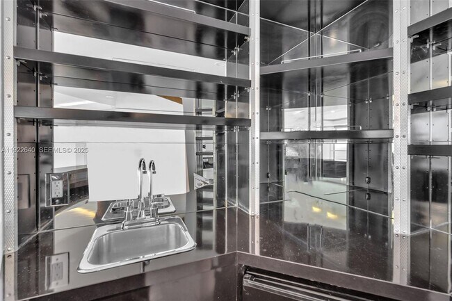 Building Photo - 16445 Collins Ave