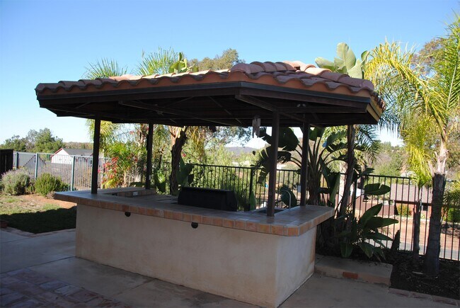 Building Photo - 772 Calle De Soto