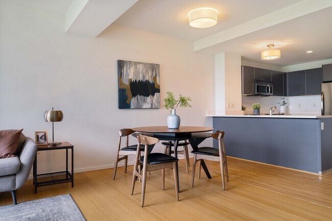 Building Photo - 2 Earhart St