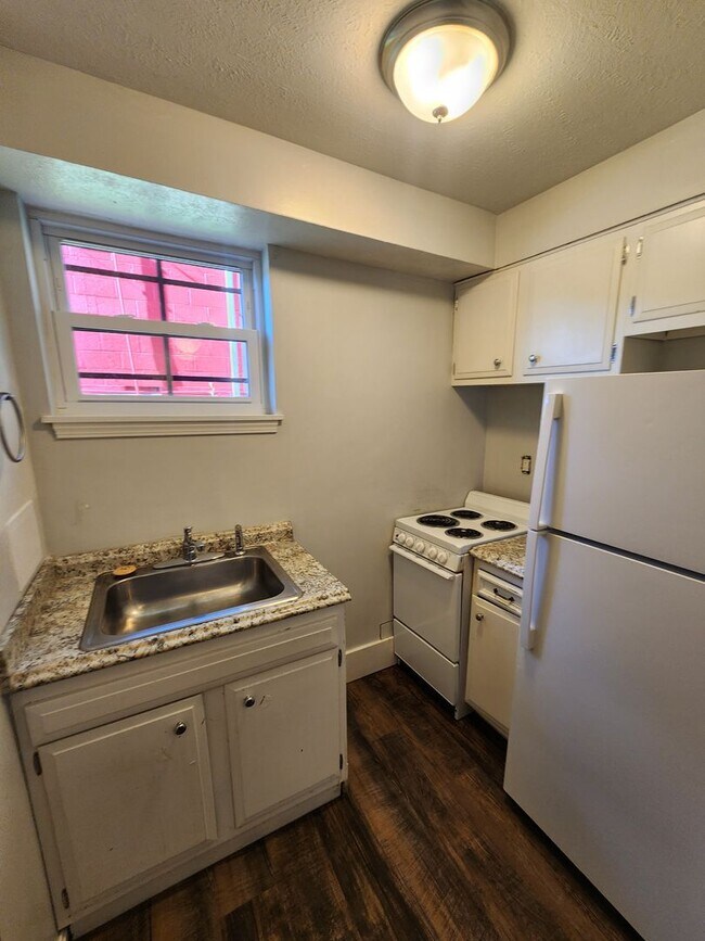 Building Photo - Charming 1 bedroom 1 bath apartment for rent with additional storage available!