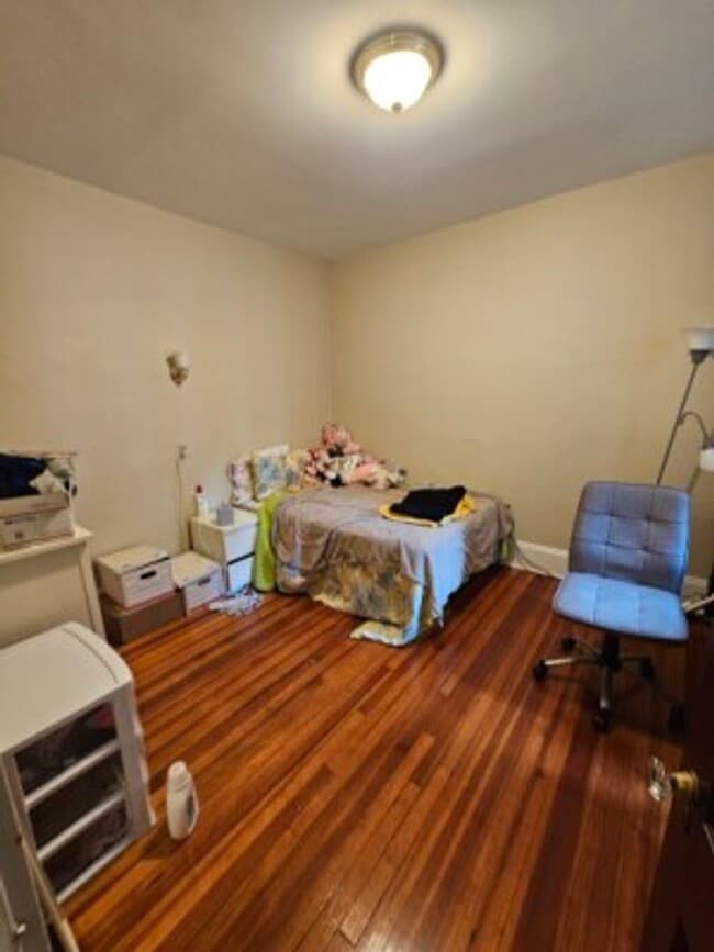 Building Photo - Fenway 5 bed 1.5 Bath