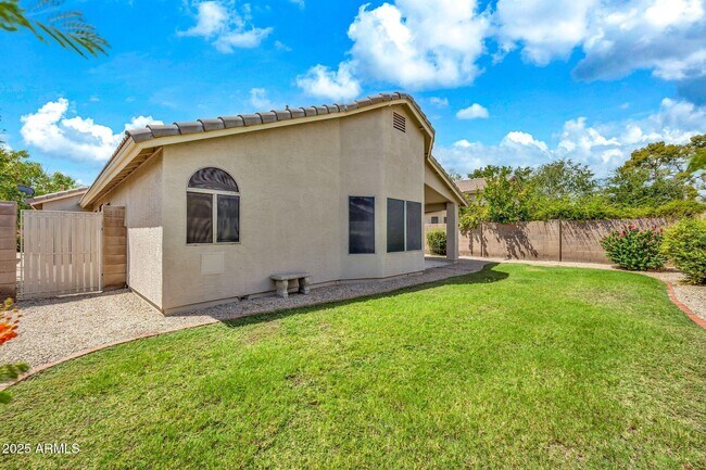 Building Photo - 3124 E Roveen Ave