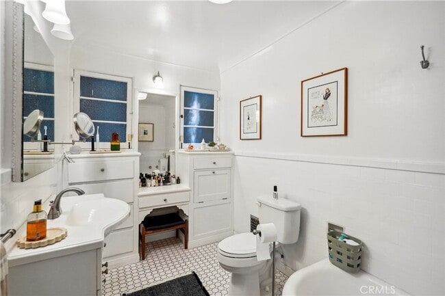 Building Photo - 6145 W 6th St