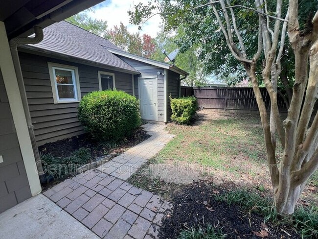 Building Photo - 203 Walker Way