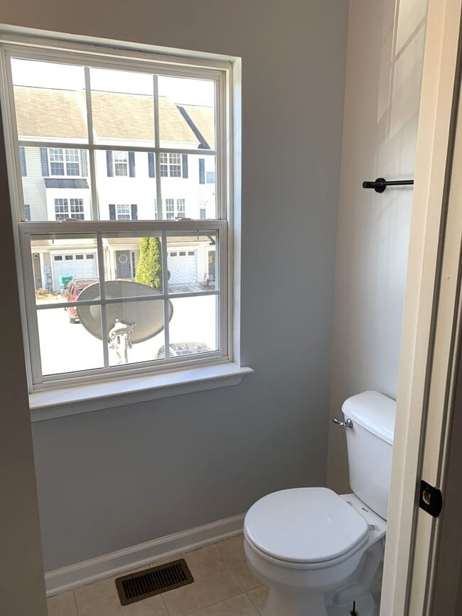 Building Photo - Spacious 3-Bed / 2.5-Bath Townhome – Antrim Crossing Subdivision