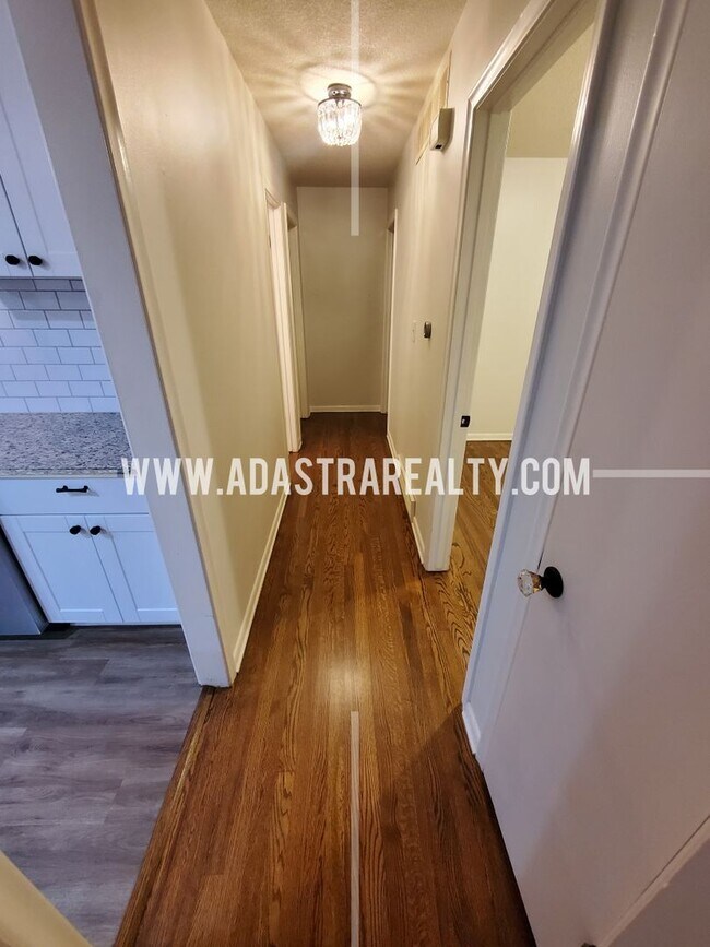 Building Photo - Beautiful Home in the Heart of Overland Pa...