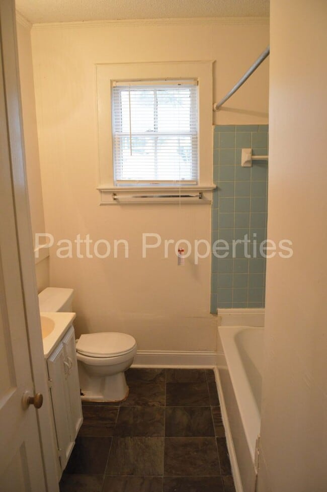 Building Photo - 1401 Kinderway &amp; 4300-4302 Wentworth -...