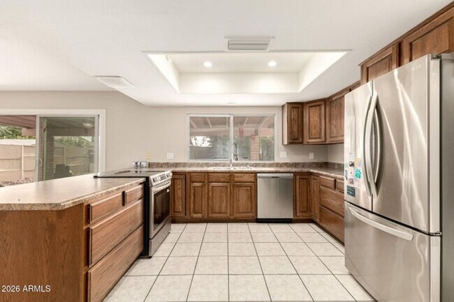 Building Photo - 4731 W Shaw Butte Dr