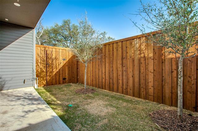 Building Photo - 2143 Mail Ave