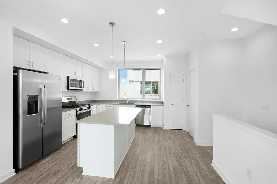 Building Photo - 3001 Schirra Ln
