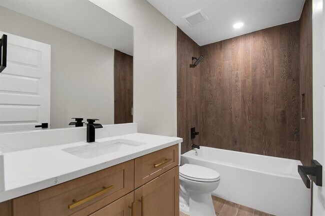 Building Photo - 346 Nene Ln