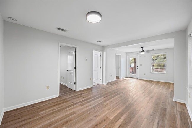 Building Photo - 2604 Canterbury St