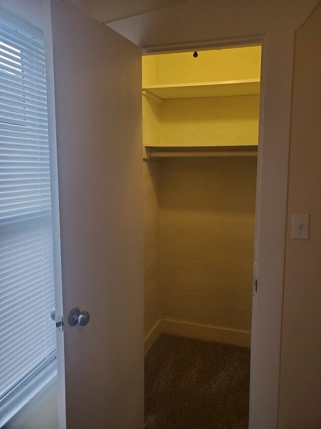 Building Photo - Rent Ready For New Tenants!! 1 Bed, 1 Bath...
