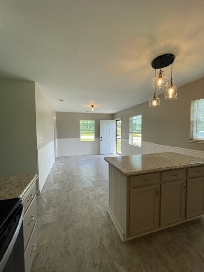 Building Photo - Maryville 37801 - 3 bedroom, 1.5 bath one level hime - Contact Debra Johnson (865) 591-8281