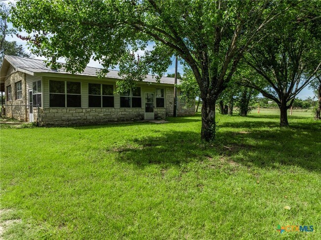 Building Photo - 199 Apache Springs Rd