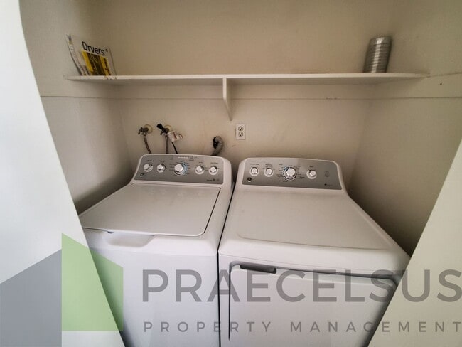 Building Photo - Gorgeous Townhome in Sorrento Valley